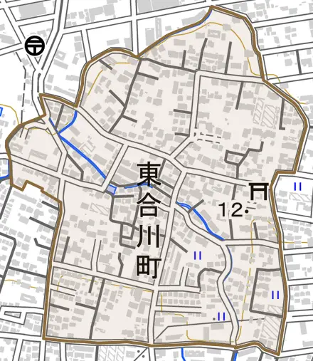 東合川町とその周辺の地図。町の範囲を重ねている