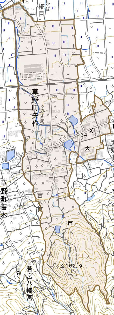 草野町矢作とその周辺の地図。町の範囲を重ねている