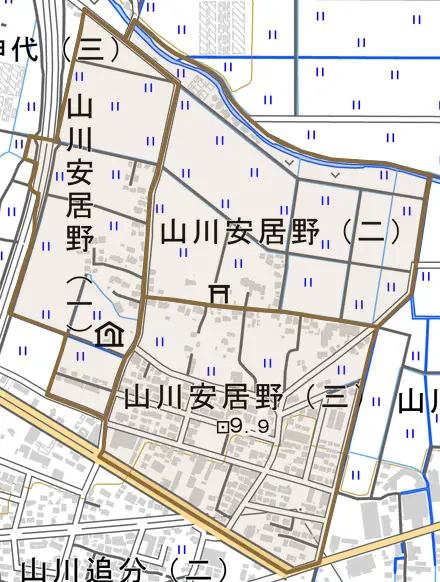 山川安居野とその周辺の地図。町の範囲を重ねている