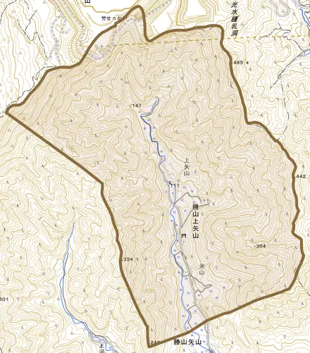 勝山上矢山とその周辺の地図。町の範囲を重ねている