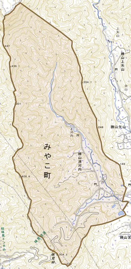 勝山浦河内とその周辺の地図。町の範囲を重ねている