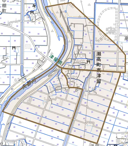 瀬高町東津留とその周辺の地図。町の範囲を重ねている