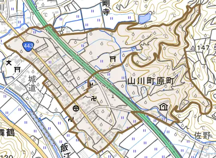 山川町原町とその周辺の地図。町の範囲を重ねている