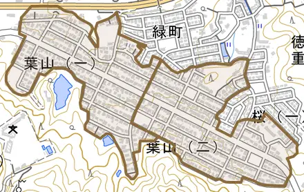葉山とその周辺の地図。町の範囲を重ねている