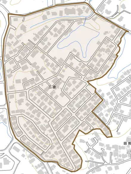 三倉とその周辺の地図。町の範囲を重ねている