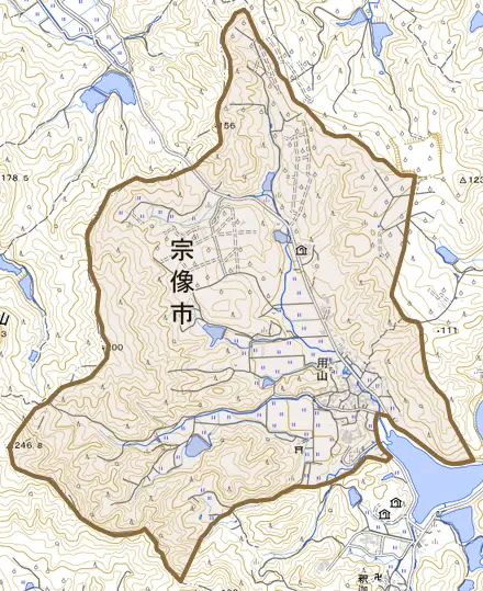 用山とその周辺の地図。町の範囲を重ねている