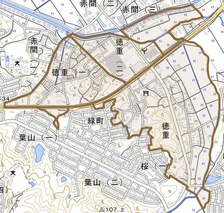 徳重とその周辺の地図。町の範囲を重ねている