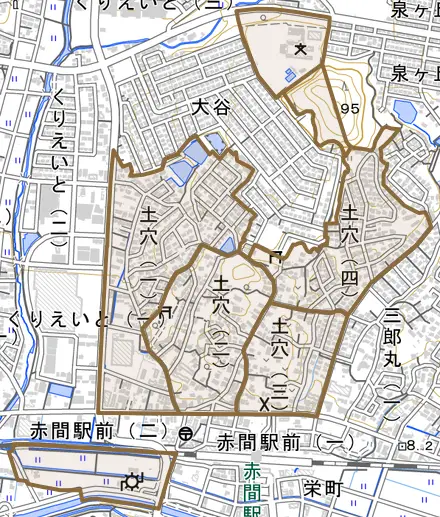 土穴とその周辺の地図。町の範囲を重ねている