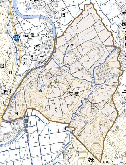 大字安徳とその周辺の地図。町の範囲を重ねている