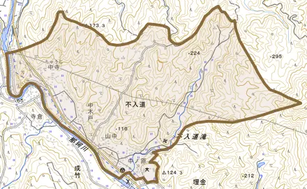 大字不入道とその周辺の地図。町の範囲を重ねている
