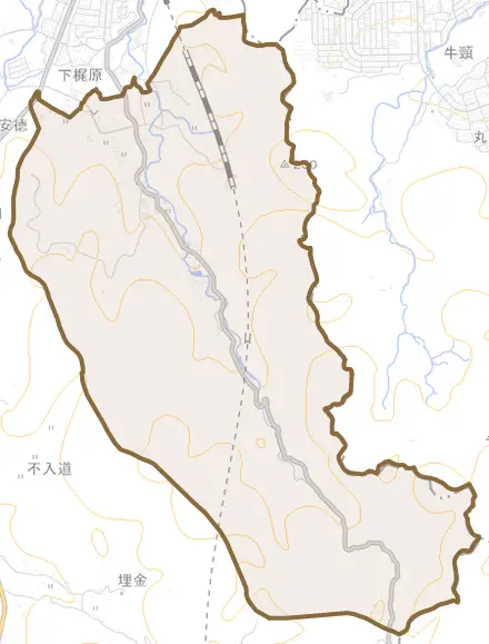 大字上梶原とその周辺の地図。町の範囲を重ねている
