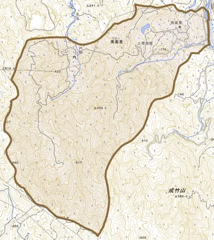 大字南面里とその周辺の地図。町の範囲を重ねている