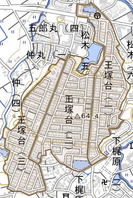 王塚台とその周辺の地図。町の範囲を重ねている