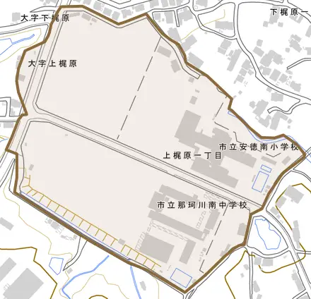 上梶原とその周辺の地図。町の範囲を重ねている