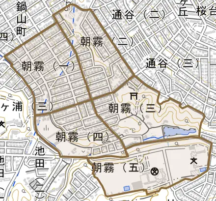 朝霧とその周辺の地図。町の範囲を重ねている