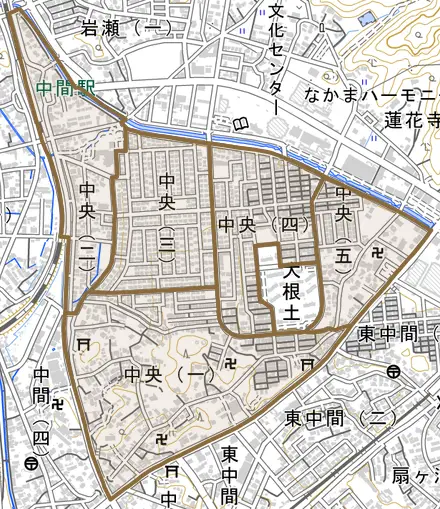 中央とその周辺の地図。町の範囲を重ねている