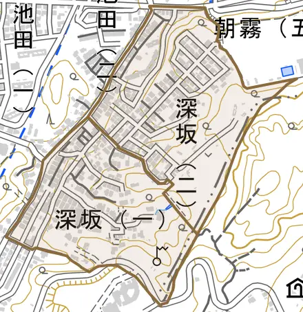 深坂とその周辺の地図。町の範囲を重ねている