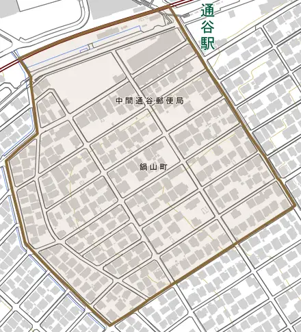 鍋山町とその周辺の地図。町の範囲を重ねている
