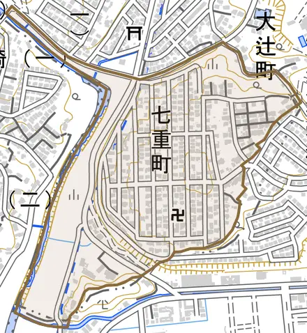 七重町とその周辺の地図。町の範囲を重ねている
