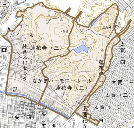 蓮花寺とその周辺の地図。町の範囲を重ねている