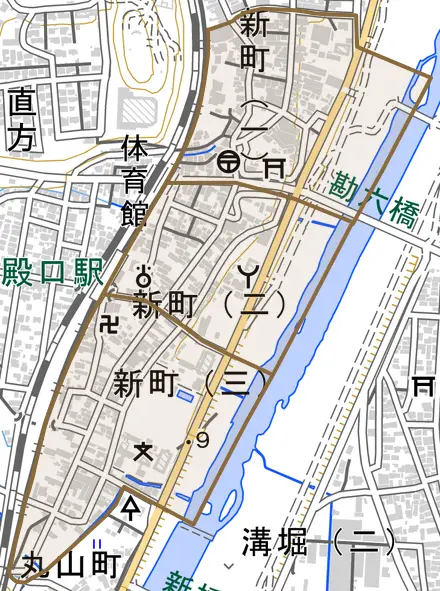 新町とその周辺の地図。町の範囲を重ねている
