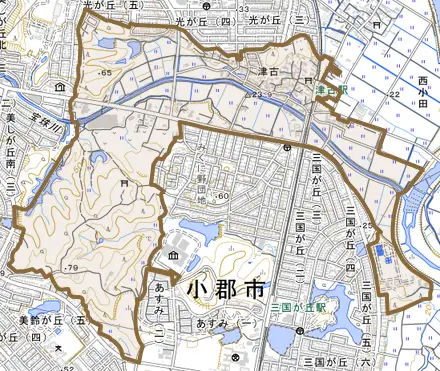 津古とその周辺の地図。町の範囲を重ねている