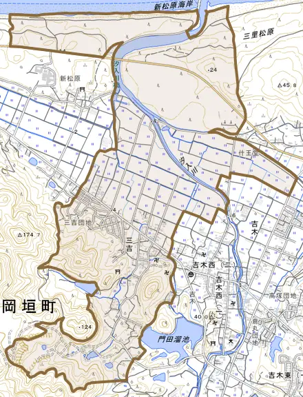 大字三吉とその周辺の地図。町の範囲を重ねている