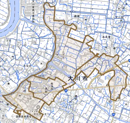 大字酒見とその周辺の地図。町の範囲を重ねている