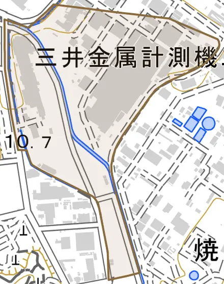 東泉町とその周辺の地図。町の範囲を重ねている
