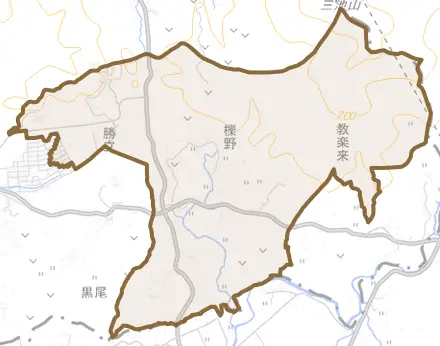 大字櫟野とその周辺の地図。町の範囲を重ねている