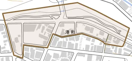 港町とその周辺の地図。町の範囲を重ねている