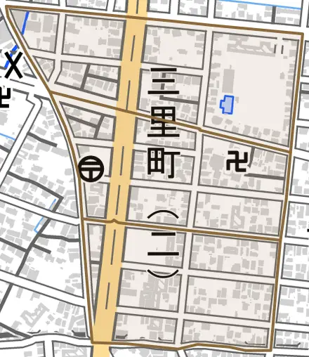 三里町とその周辺の地図。町の範囲を重ねている