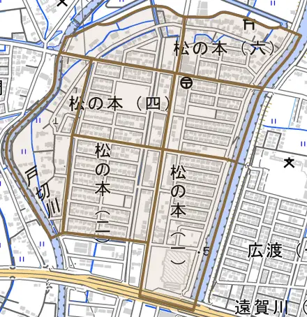 松の本とその周辺の地図。町の範囲を重ねている