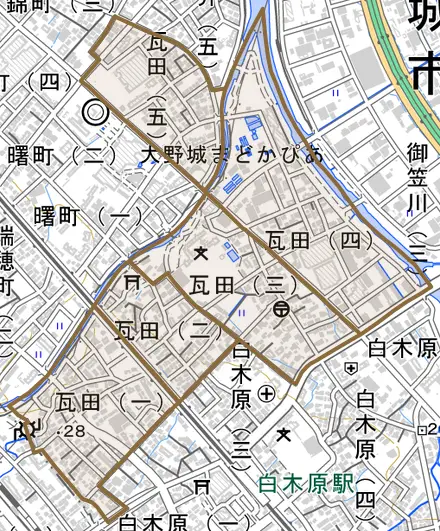 瓦田とその周辺の地図。町の範囲を重ねている