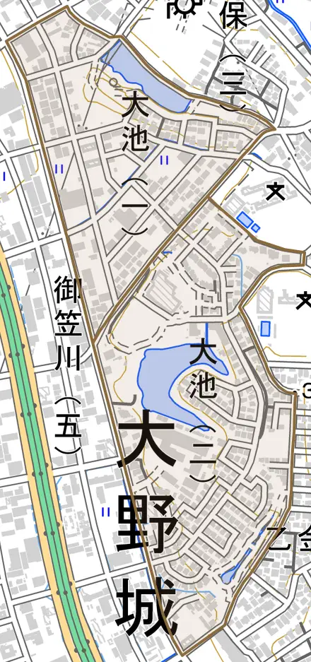 大池とその周辺の地図。町の範囲を重ねている