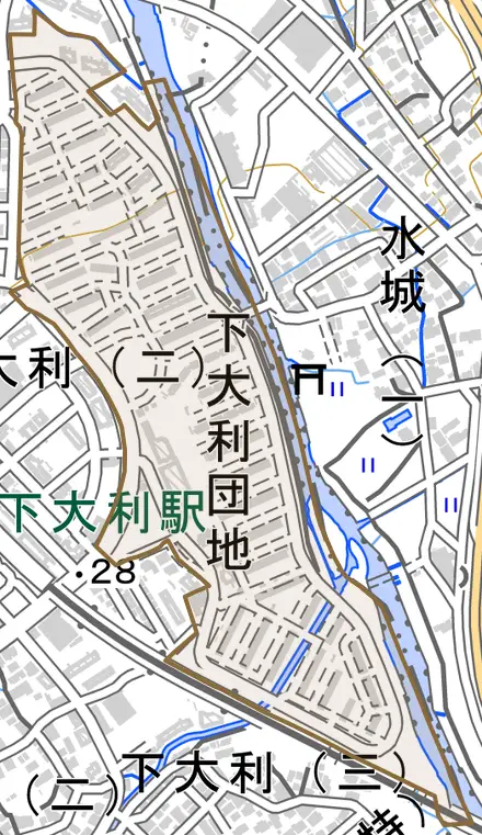 下大利団地とその周辺の地図。町の範囲を重ねている