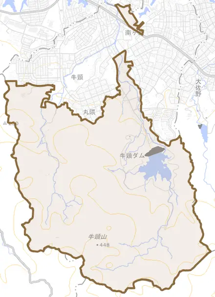 大字牛頸とその周辺の地図。町の範囲を重ねている