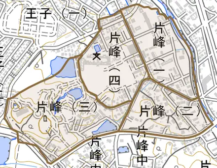 片峰とその周辺の地図。町の範囲を重ねている