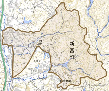 大字的野とその周辺の地図。町の範囲を重ねている