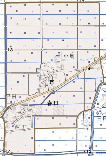 大字春日とその周辺の地図。町の範囲を重ねている