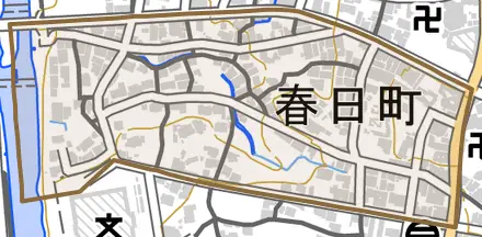 春日町とその周辺の地図。町の範囲を重ねている
