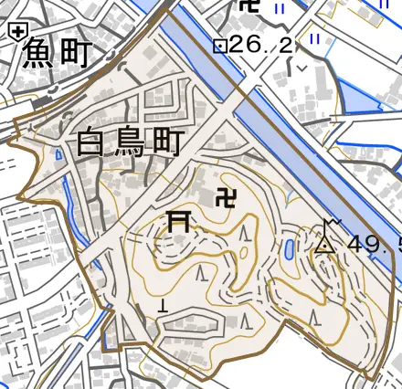 白鳥町とその周辺の地図。町の範囲を重ねている