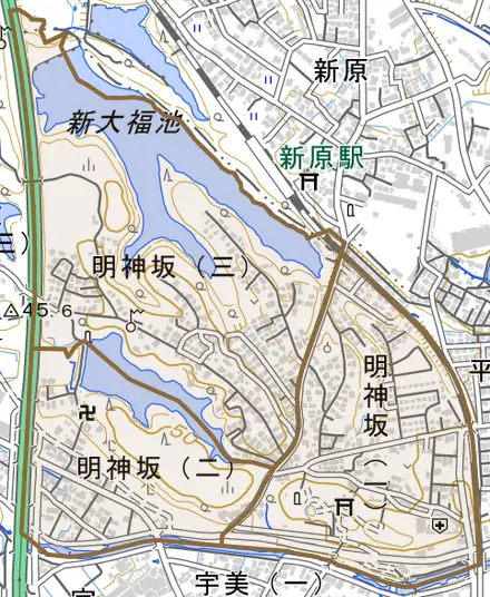 明神坂とその周辺の地図。町の範囲を重ねている