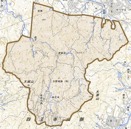 大字四王寺とその周辺の地図。町の範囲を重ねている