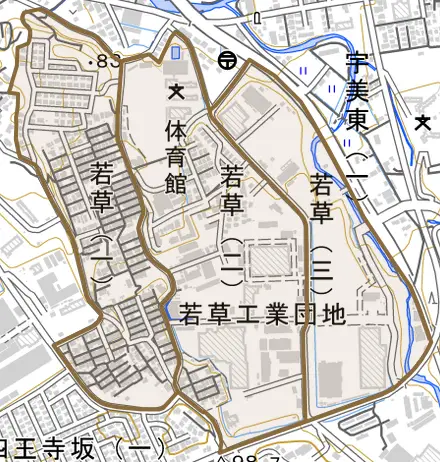 若草とその周辺の地図。町の範囲を重ねている
