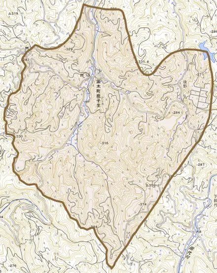 黒木町鹿子生とその周辺の地図。町の範囲を重ねている