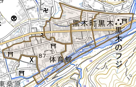 黒木町黒木とその周辺の地図。町の範囲を重ねている