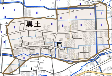 黒土とその周辺の地図。町の範囲を重ねている