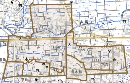 本村とその周辺の地図。町の範囲を重ねている