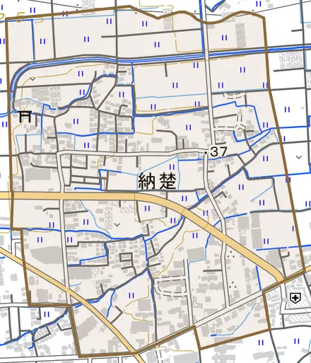 納楚とその周辺の地図。町の範囲を重ねている
